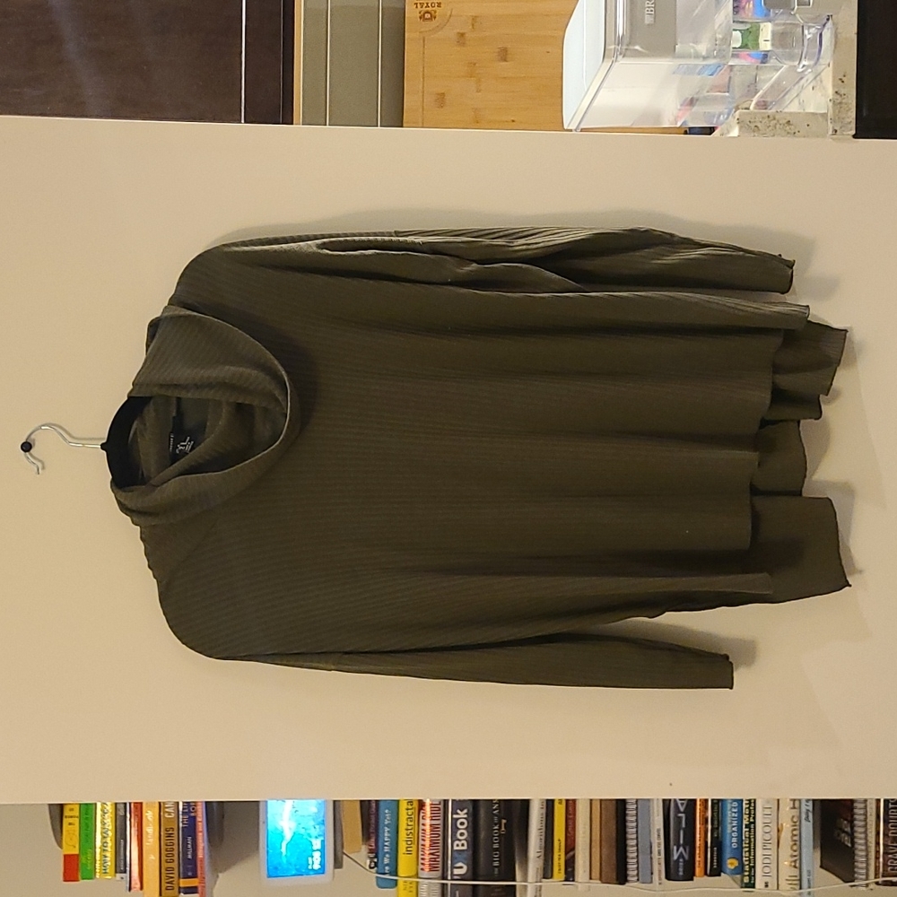Green loose turtle neck